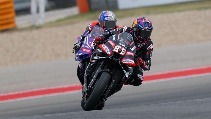 Selebrasi Wheelie Jorge Martin, Eh Malah Nyungsep!