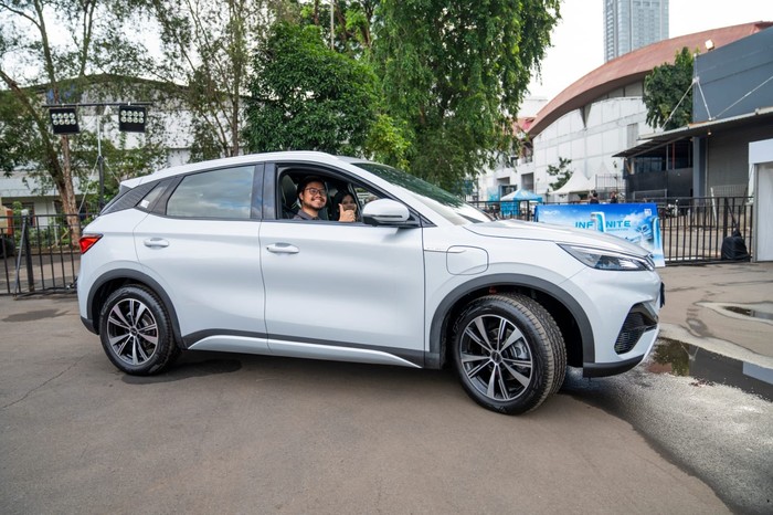 BYD, Ngerasain Langsung EV BYD: Nyaman dan Canggihnya Bikin Banyak Orang Jatuh Hati