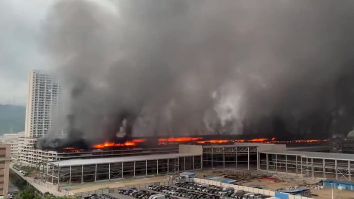 Markas BYD di China Terbakar, Garasi Mobil Uji Hangus