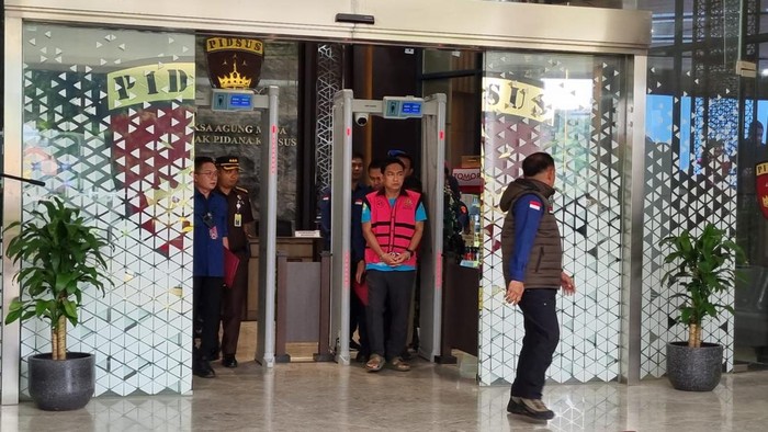 Intip Garasi Bos Ombudsman yang Ditahan Kejagung