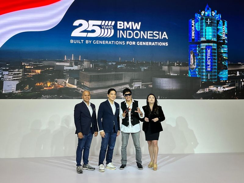 Hiburan Akhir Pekan, Lihat Lebih Dekat Mobil Ikonik BMW di Kemayoran