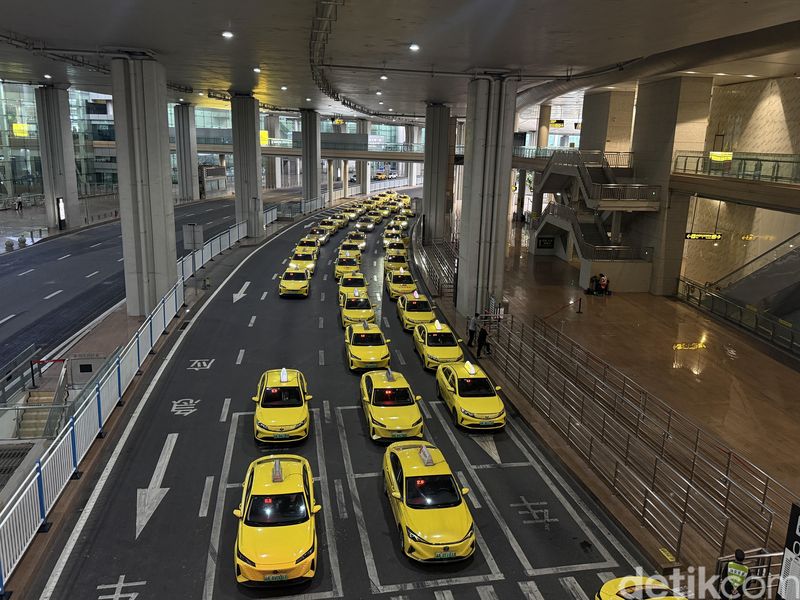 Jangan Kaget! Di China Ada Taksi 'Ferrari Kuning'