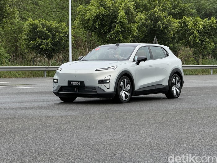 Mengenal Mobil REEV, Ini Bedanya dengan Hybrid, PHEV dan Mobil Listrik