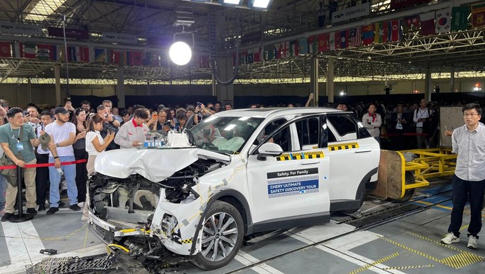 Ini Alasan Chery Rutin Lakukan Crash Test Mobil Secara Mandiri
