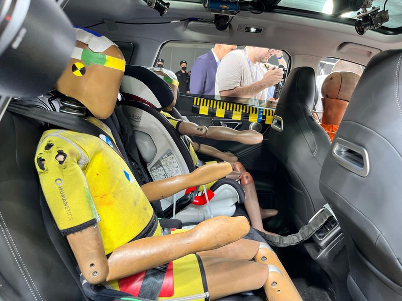 Uji Tabrak Mobil Chery Depan-Belakang, Masih Aman?