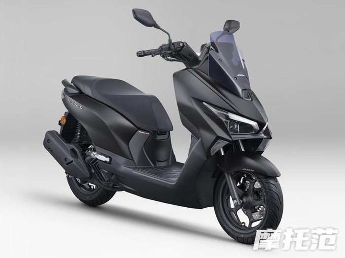 Honda Rilis Motor Matic Perkawinan PCX dan Vario