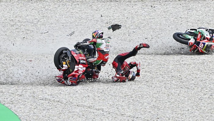 Kondisi Johann Zarco Usai Kecelakaan Horor: Kaki Nyangkut di Motor Pecco