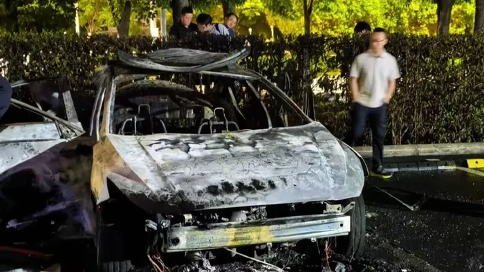 Lagi Diparkir, Sedan MG5 Tiba-tiba Terbakar