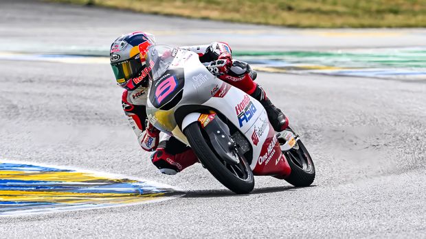 Rival Dihukum 6 Balapan, Veda Ega Naik ke Posisi 3 Klasemen Moto3 2026