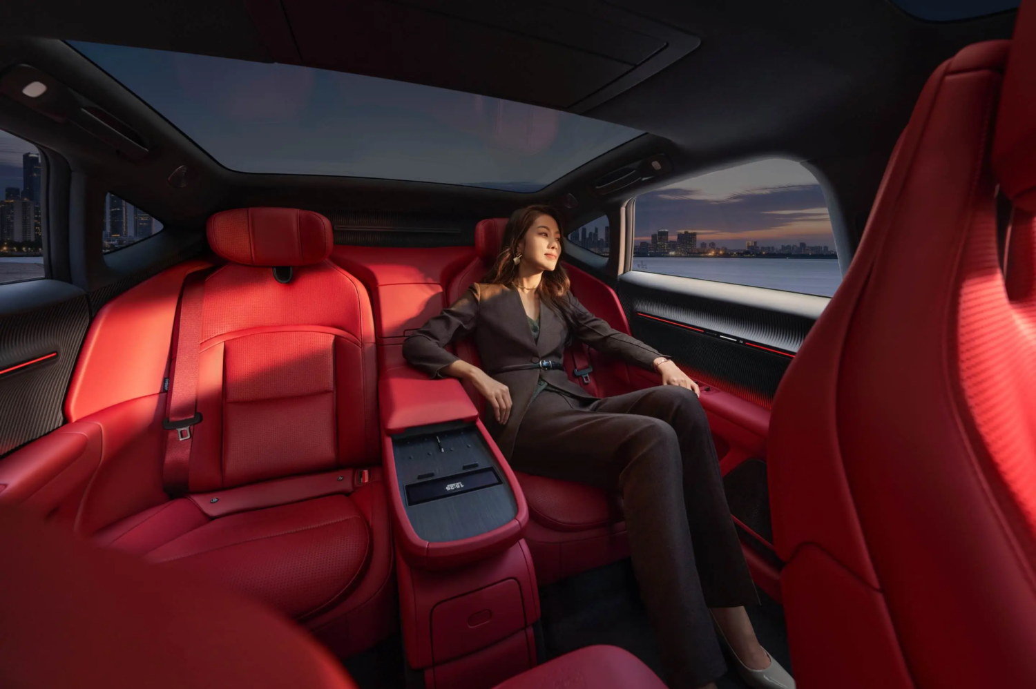 New Avatr 12 launches: 0-100 km/h in 2.71 seconds, starting from 42,600 USD