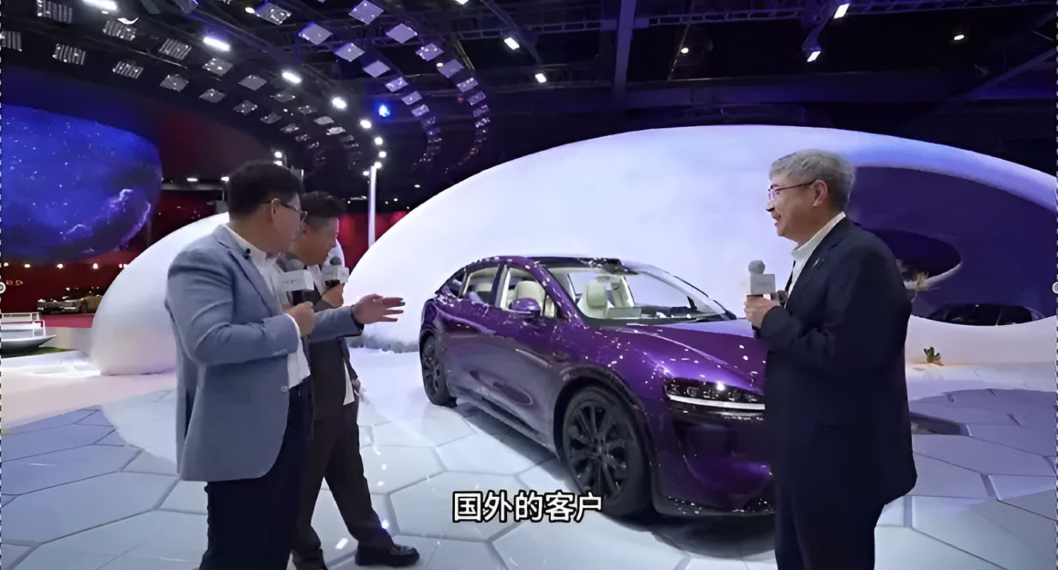 Huawei’s Luxeed R7 preps first Harmony export as Chery confirms dealer talks