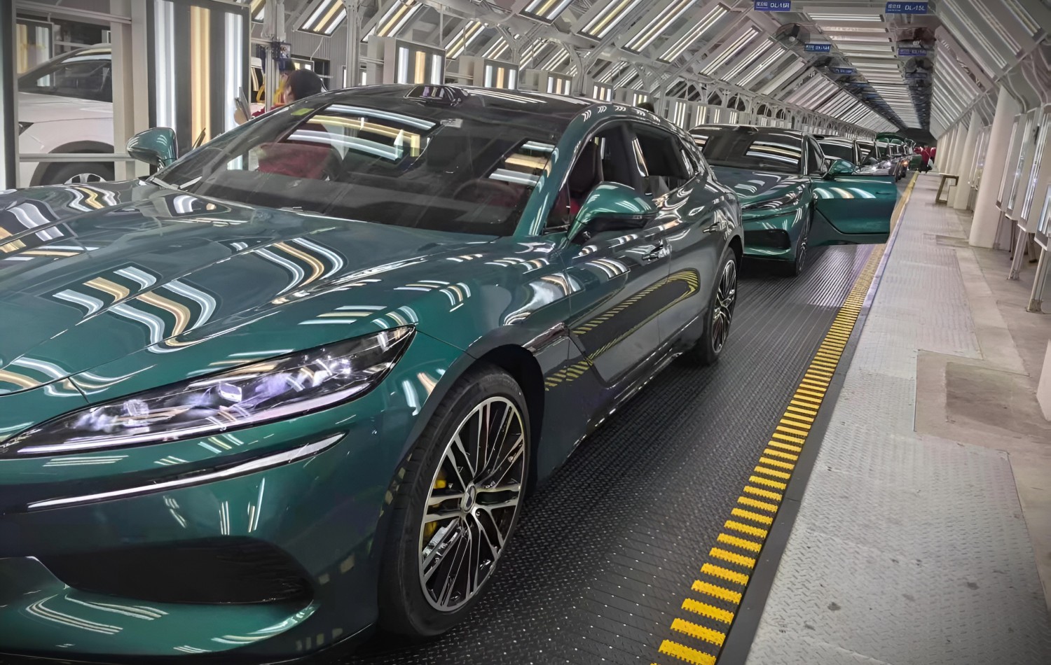 Denza Z9 GT racks up “tens of thousands” of orders as BYD’s Blade 2.0 battery fuel demand