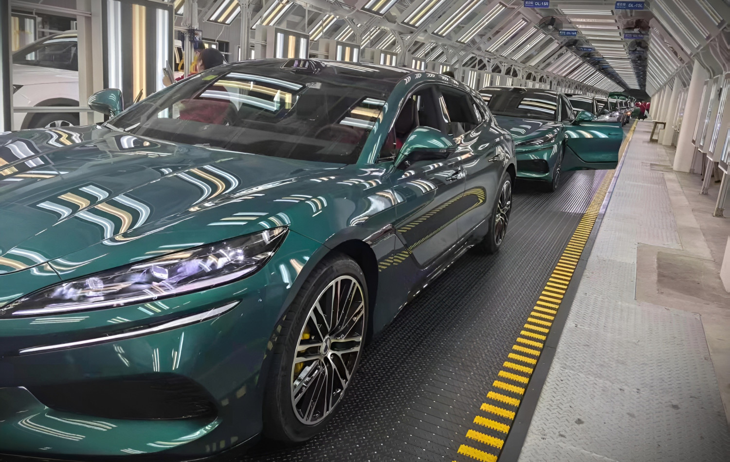 Denza Z9 GT racks up “tens of thousands” of orders as BYD’s Blade 2.0 battery fuel demand