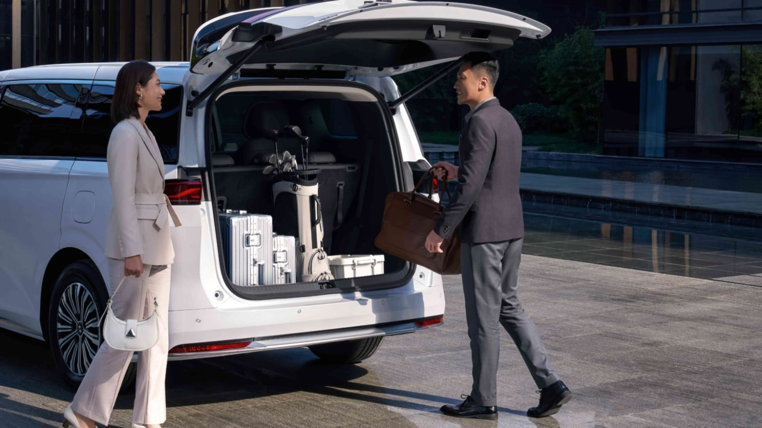 BYD launched Linghui M9 ride-hailing MPV for 27,770 USD in China