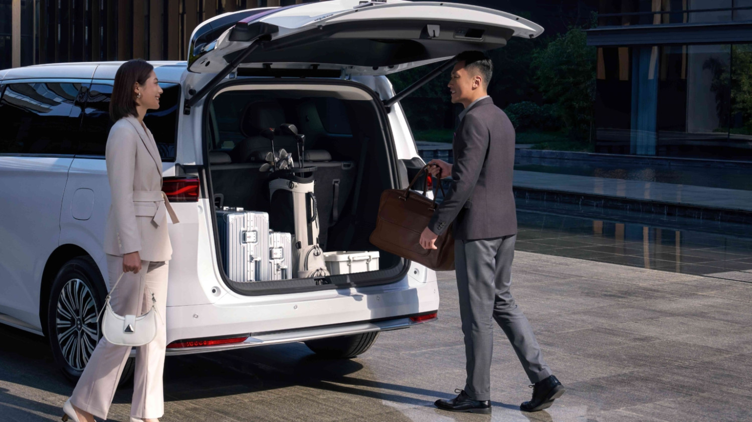 BYD launched Linghui M9 ride-hailing MPV for 27,770 USD in China