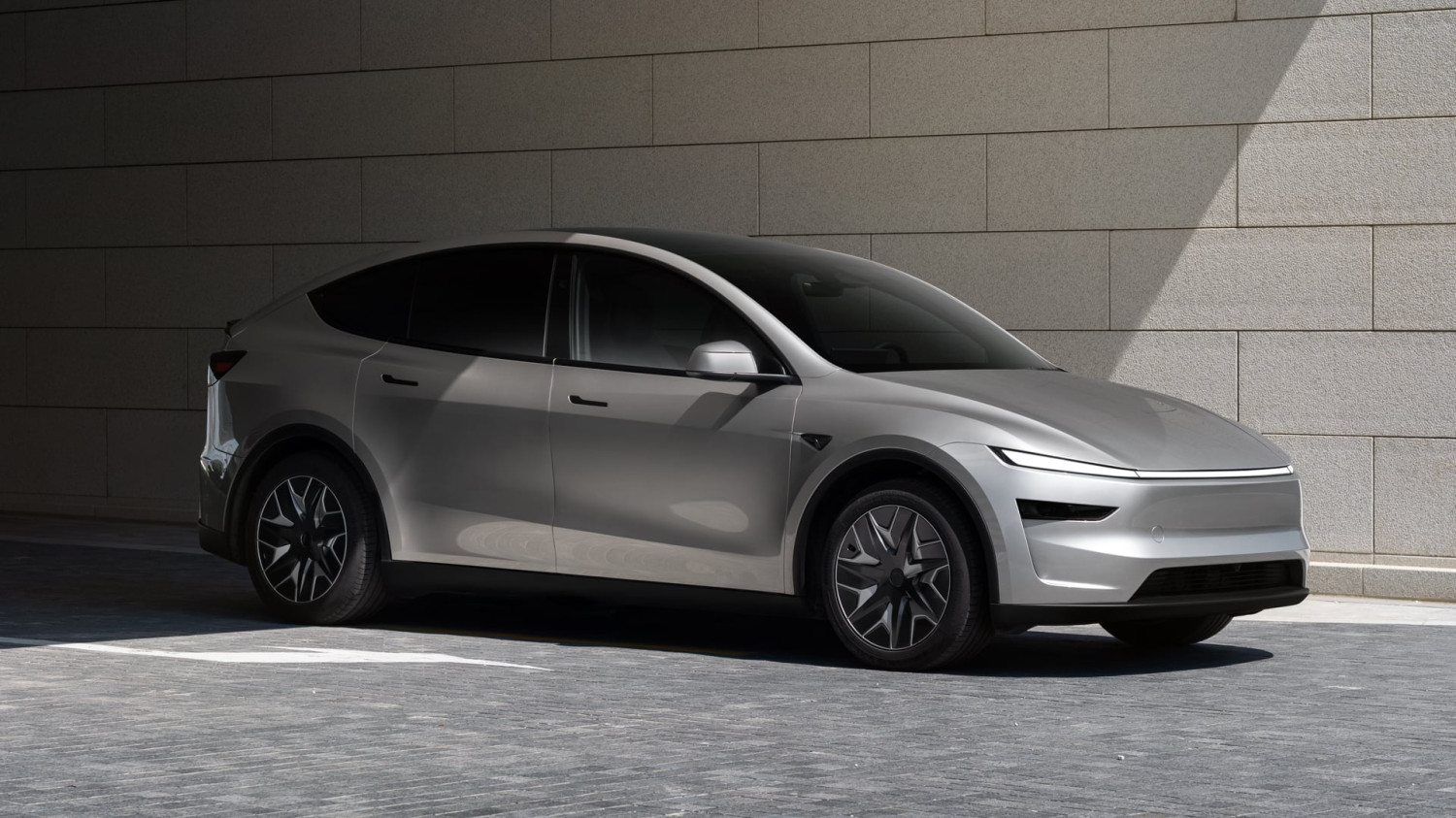 Tesla, Tesla Model Y, Tesla Model Y L launched in the US 12,060 USD pricier than in China