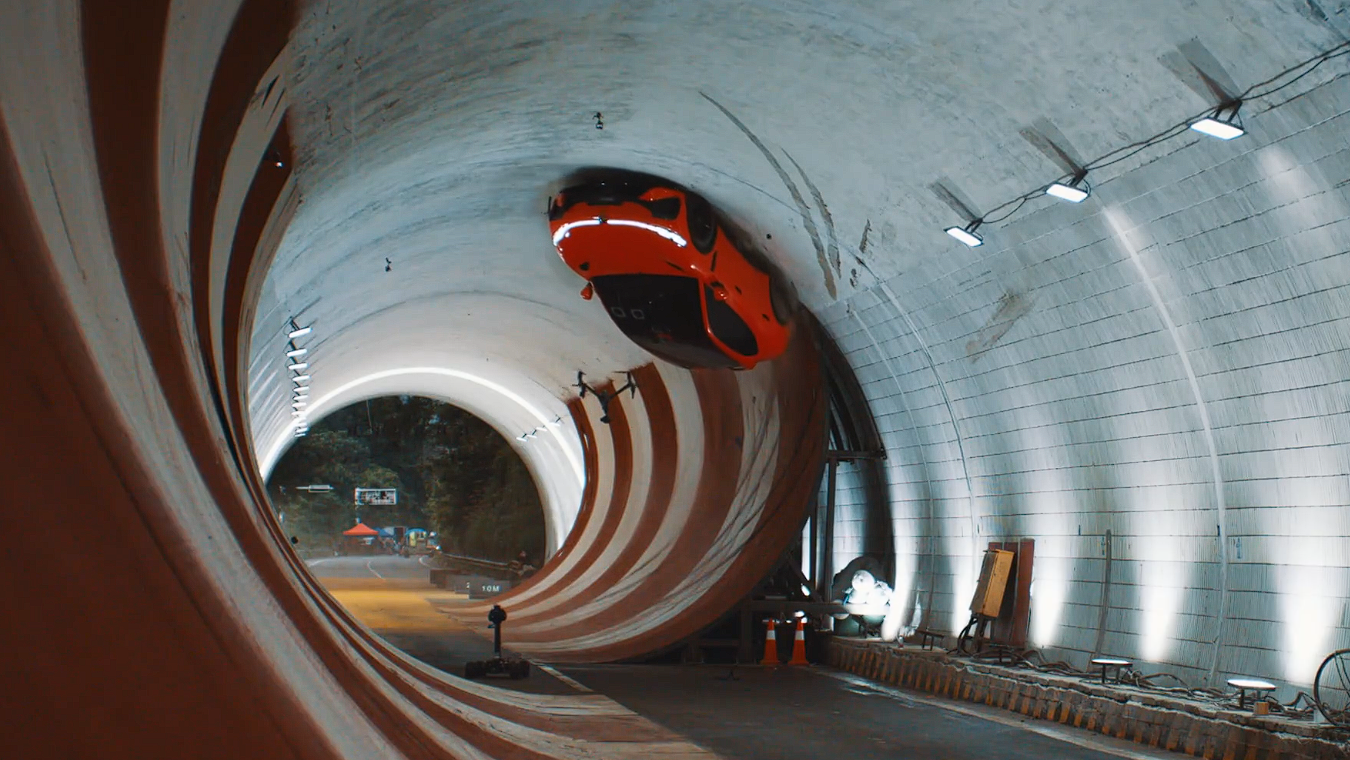 Voyah Passion S recreates the Schumacher Mercedes-Benz SLS AMG “tunnel loop” challenge