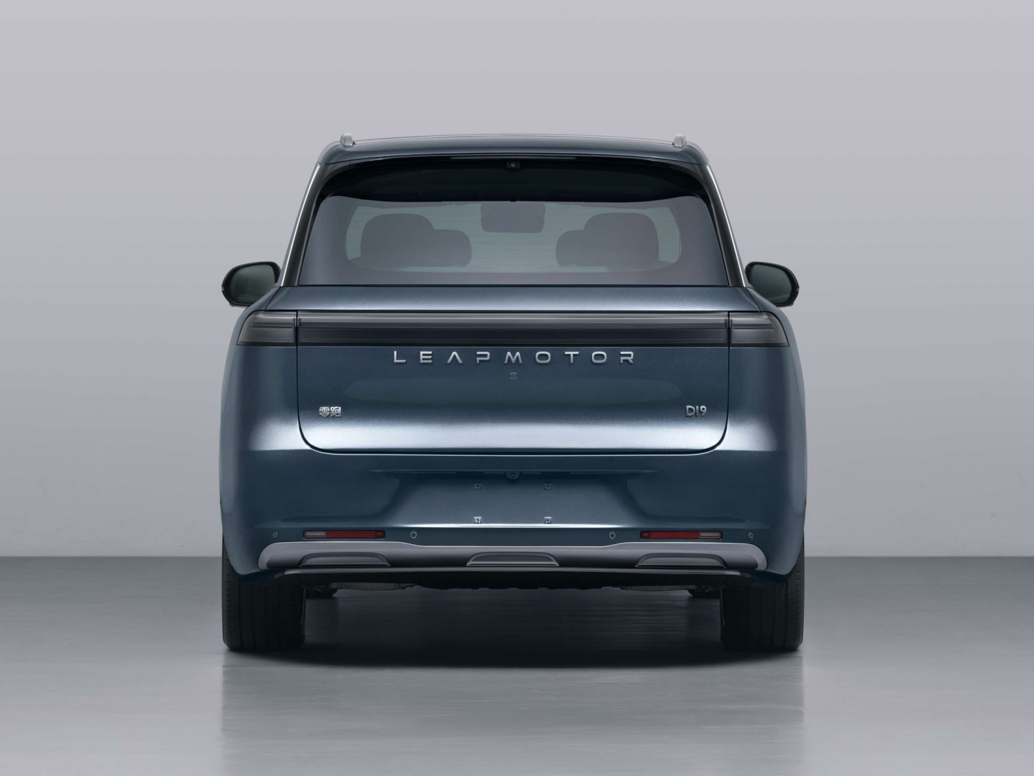 Leapmotor D19 flagship SUV featuring largest EREV battery and 1000V EV architecture set for April launch