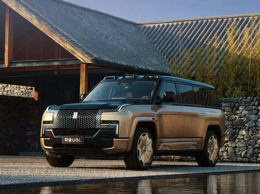 2025 best-selling ultra-luxury cars ranking in China, BYD Yangwang U8L and U8 are the only Chinese models