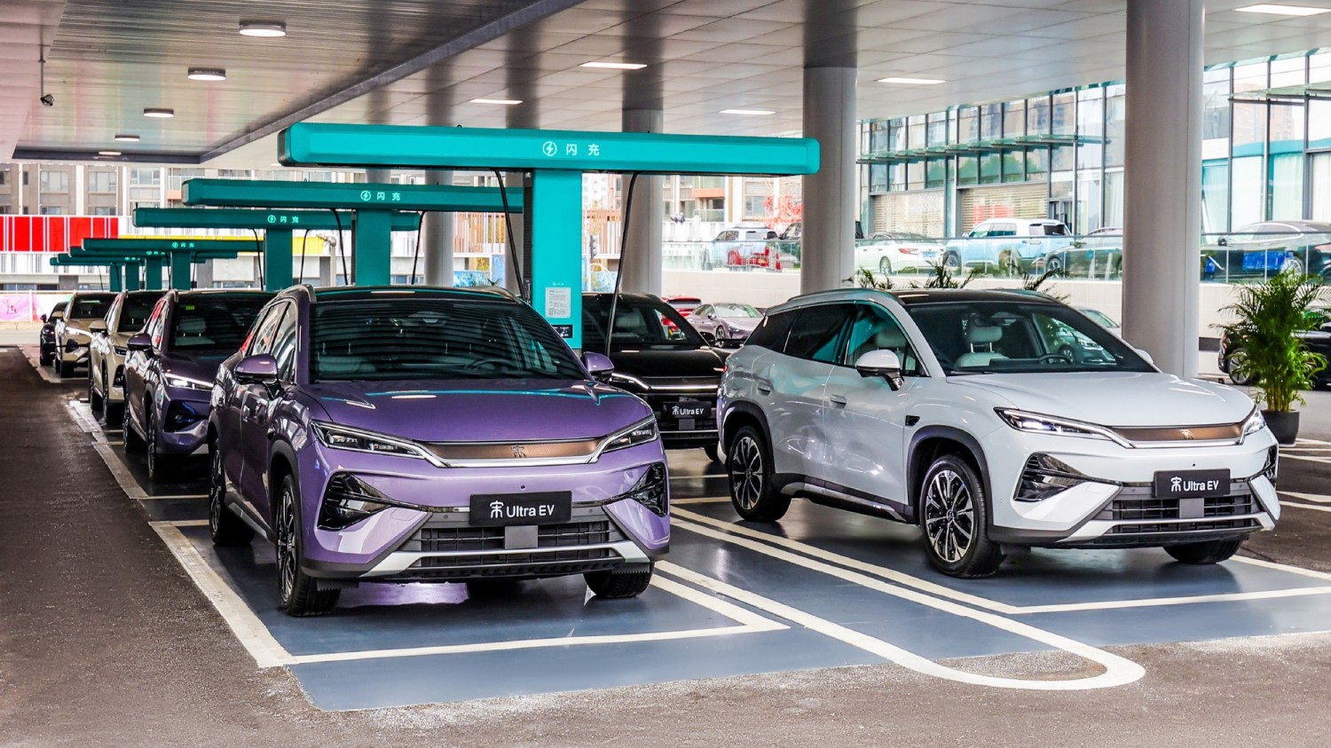 BYD Song Ultra EV gets 15 orders per store in China 72 hours after the launch