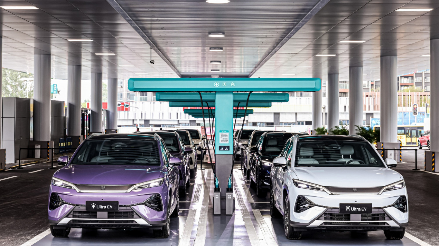 BYD Song Ultra EV gets 15 orders per store in China 72 hours after the launch