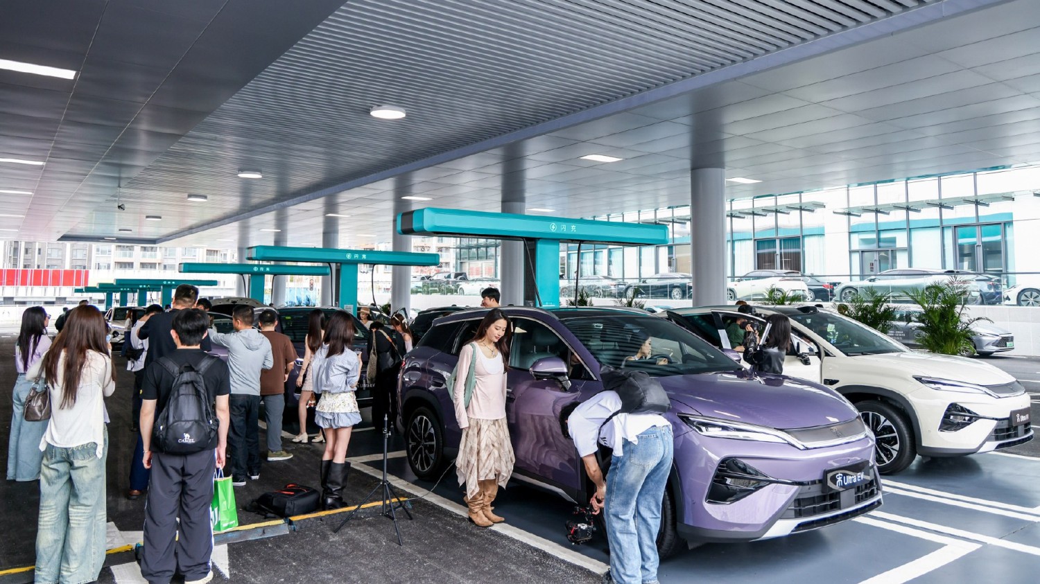 BYD Song Ultra EV gets 15 orders per store in China 72 hours after the launch