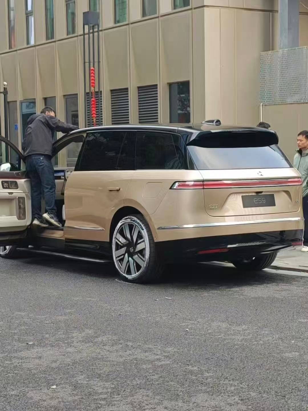 Nio ES9, China’s largest electric SUV, spotted on streets ahead of launch