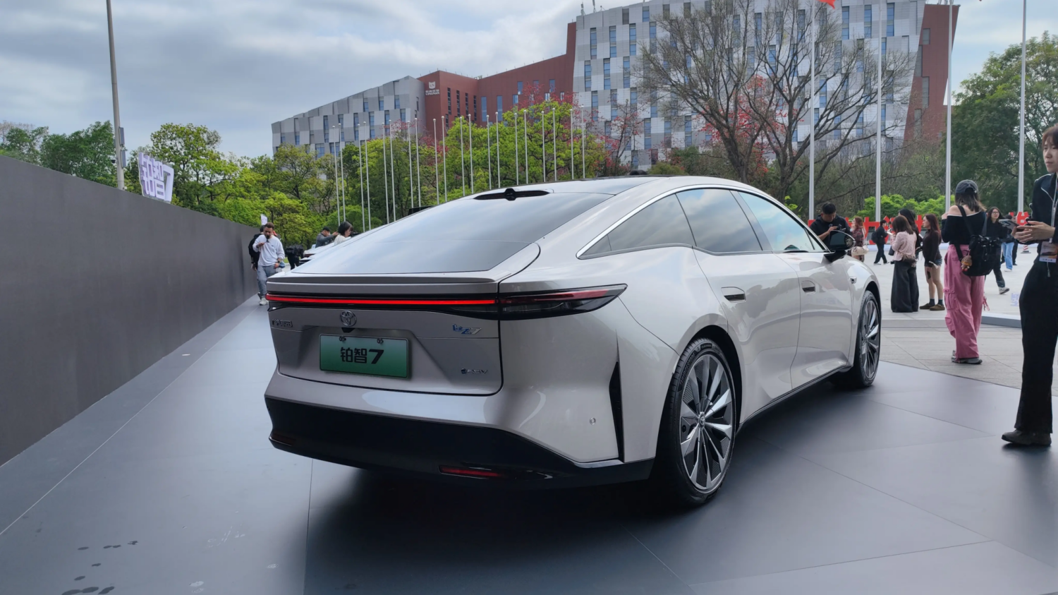 Toyota’s brand with Chinese technology prowess, the bZ7 secures 3,100 orders in first hour after launch