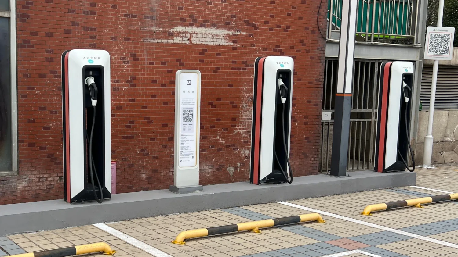 Updated Zeekr 009 luxury minivan provides 912 hp in China