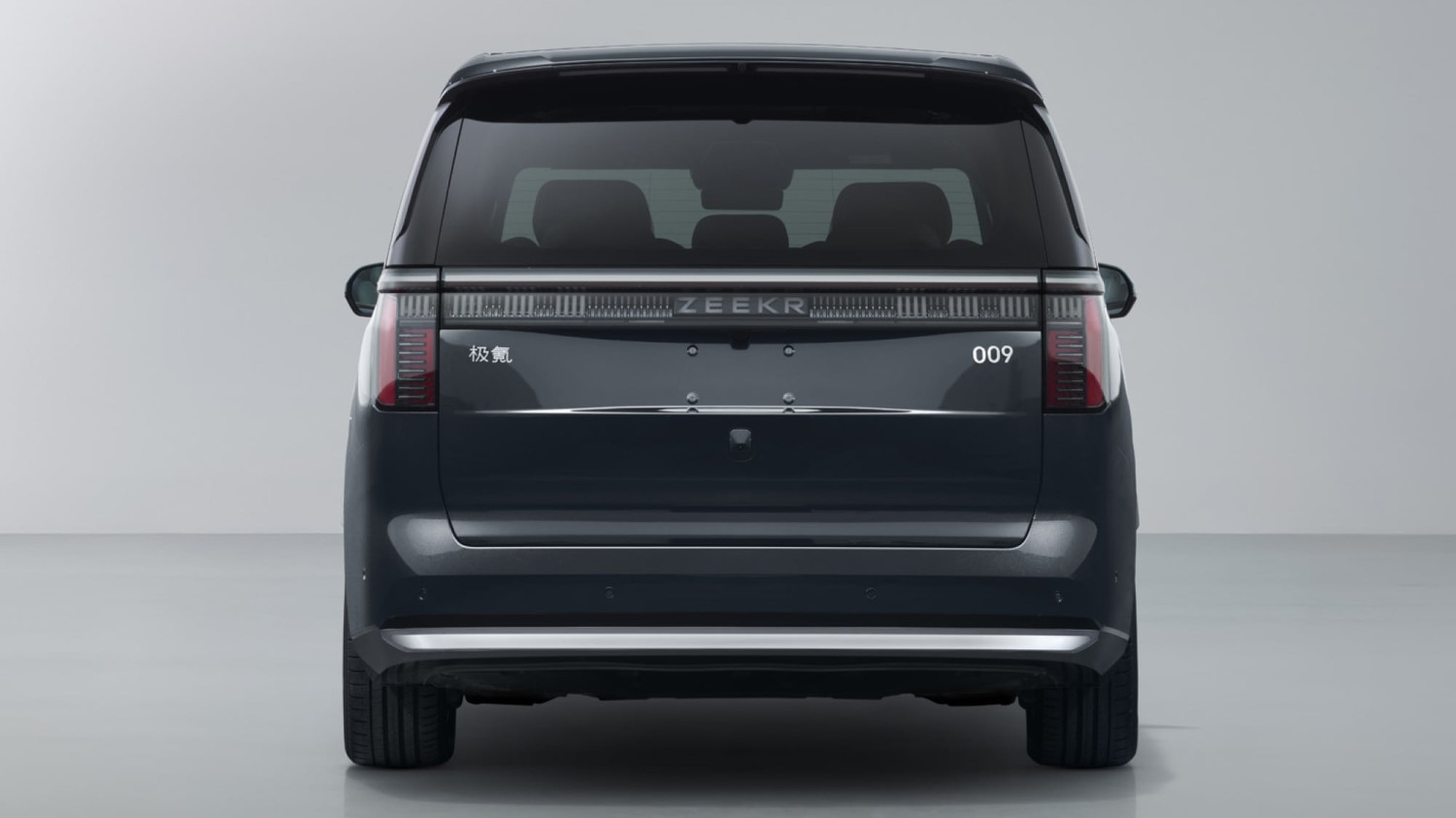 Updated Zeekr 009 luxury minivan provides 912 hp in China
