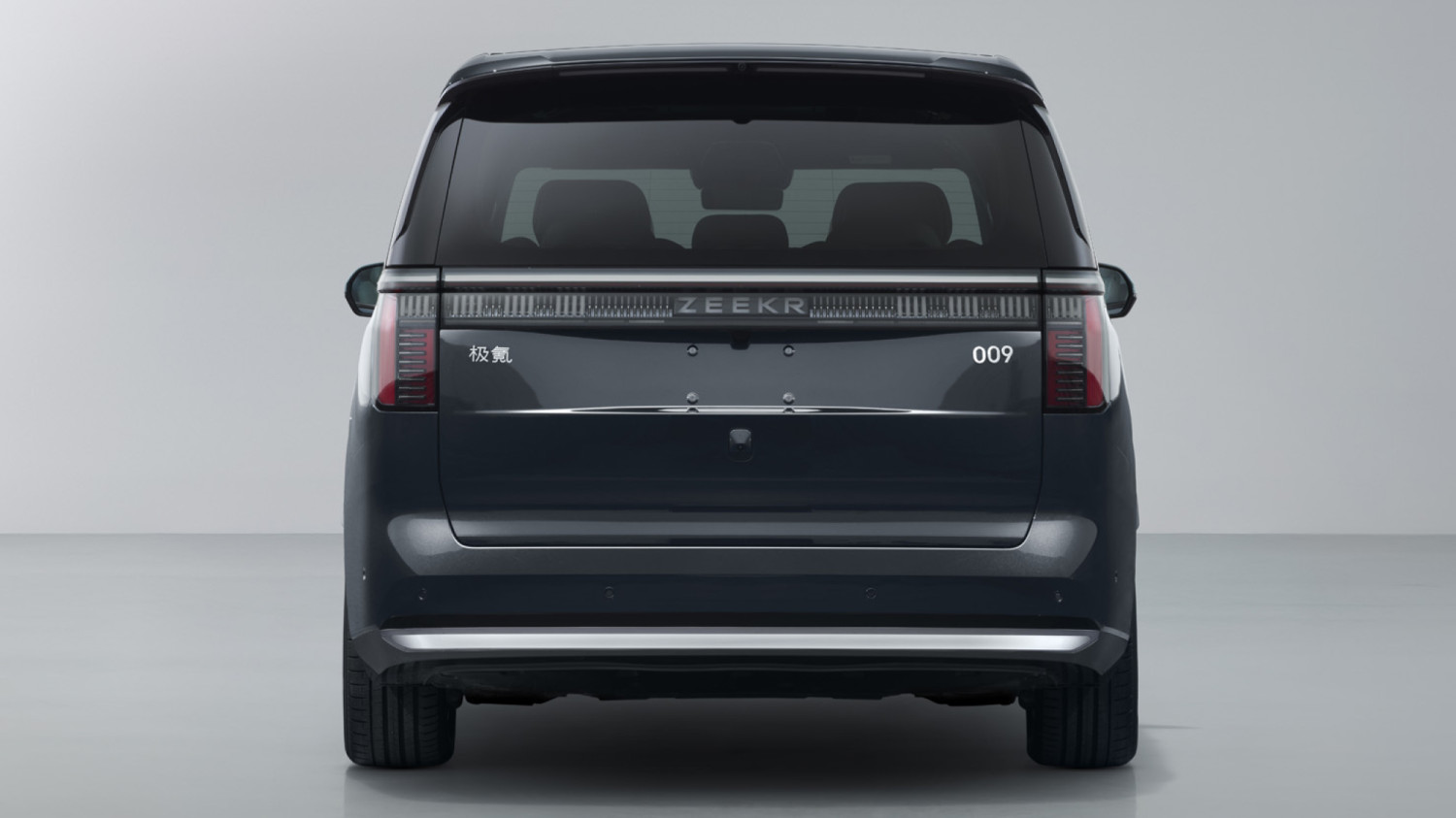 Updated Zeekr 009 luxury minivan provides 912 hp in China