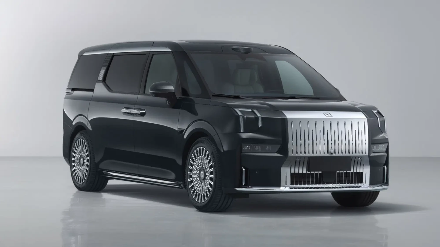 Updated Zeekr 009 luxury minivan provides 912 hp in China