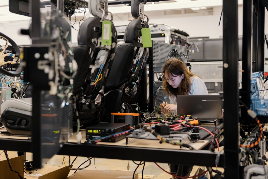 Rivian-VW Ingin Jual Teknologi EV ke Seluruh Industri Otomotif