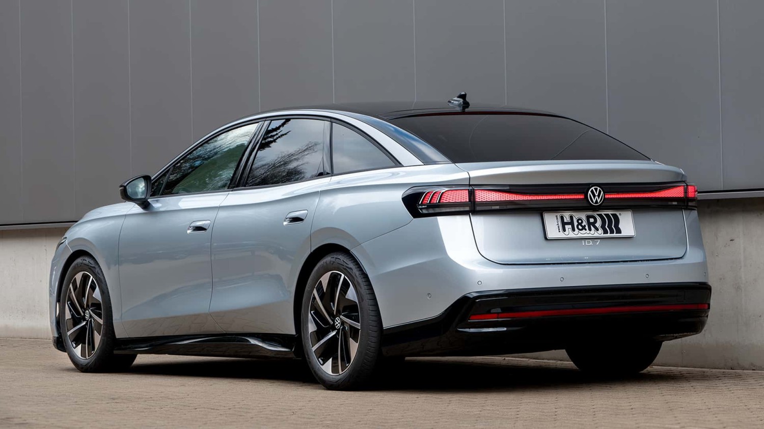 VW ID.7 als Limousine mit H&amp;R-Tieferlegungsfedern