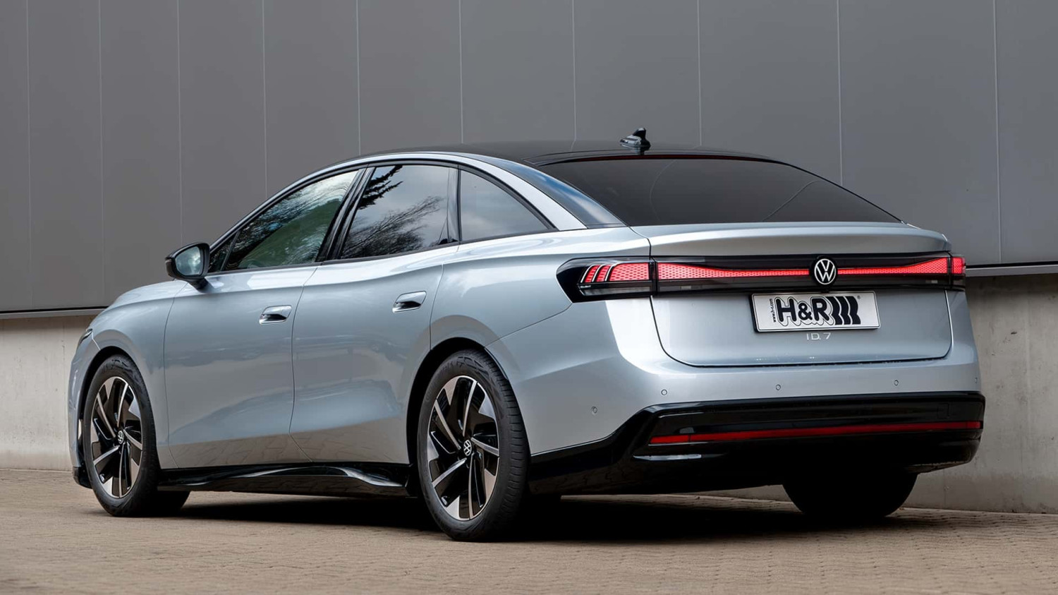 VW ID.7 als Limousine mit H&amp;R-Tieferlegungsfedern