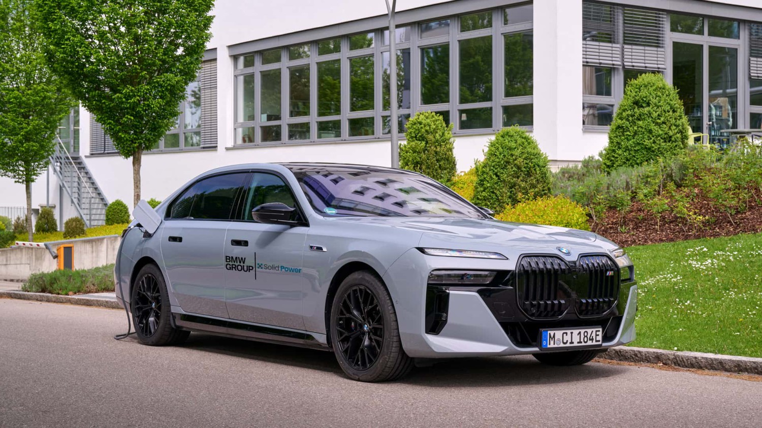 BMW Temukan Mitra Baru Tingkatkan Mimpi Baterai Solid-State