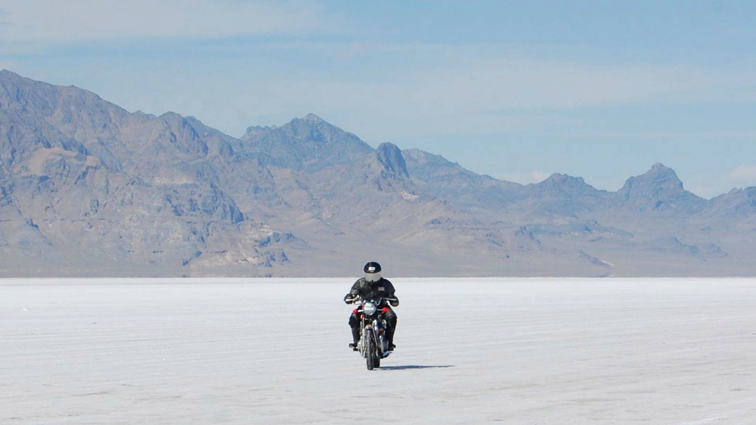 Esta es la primera canadiense que logra un récord de velocidad en moto