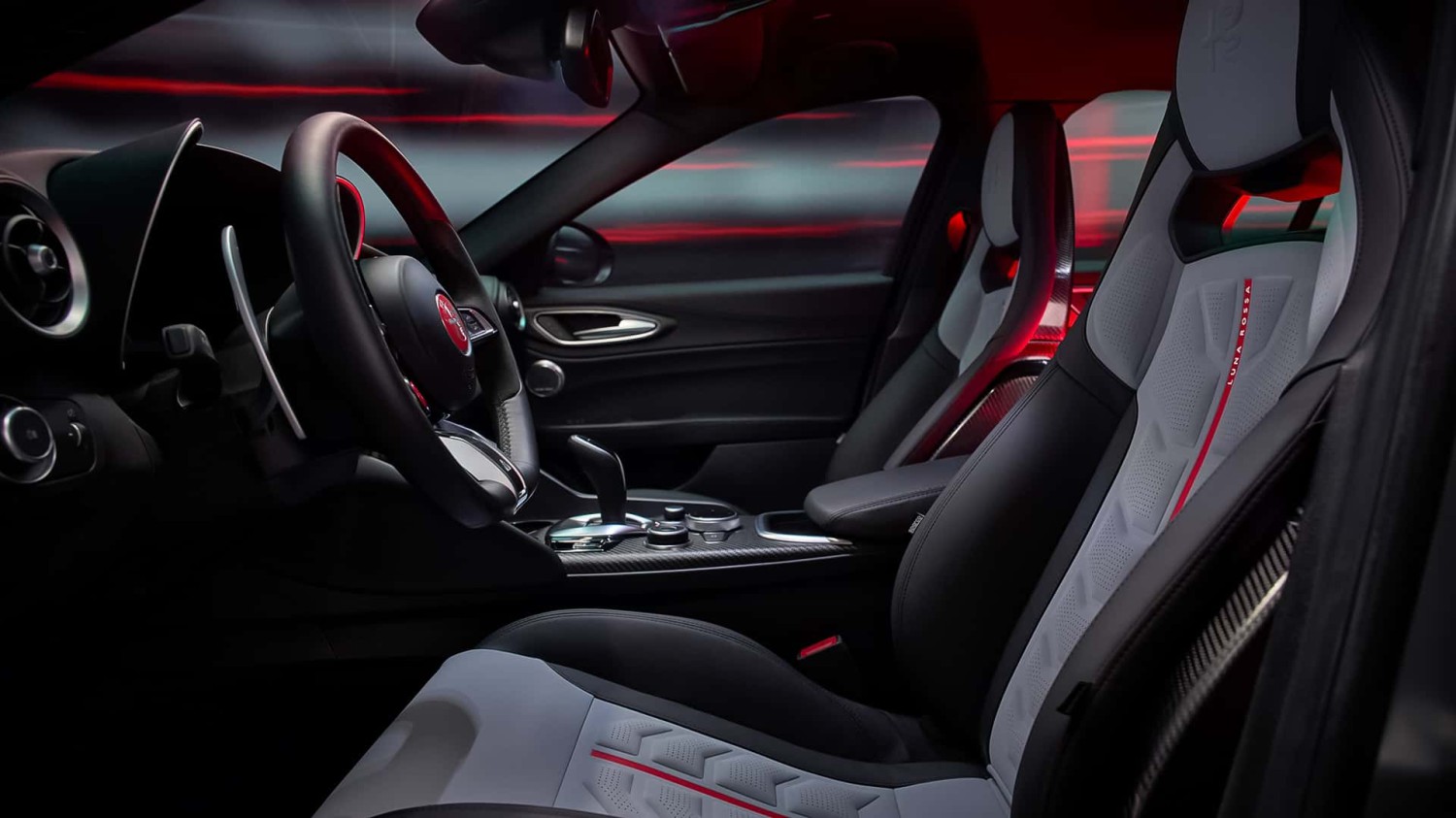 Alfa Romeo Giulia Quadrifoglio Luna Rossa: para surcar la pista