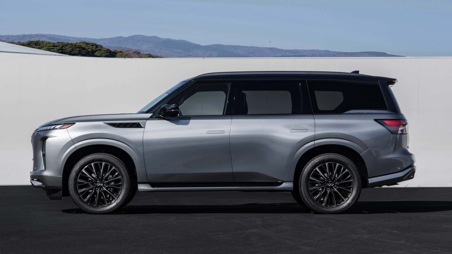 Infiniti's Biggest SUV Might Get A Performance Trim With 600 HP