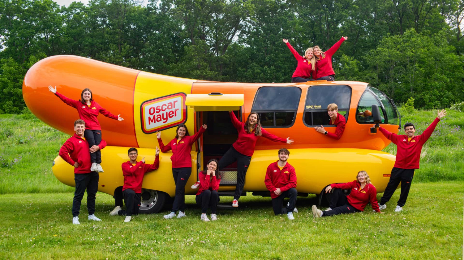 Oscar Mayer Seeks Fresh Hotdoggers to Drive the Wienermobile