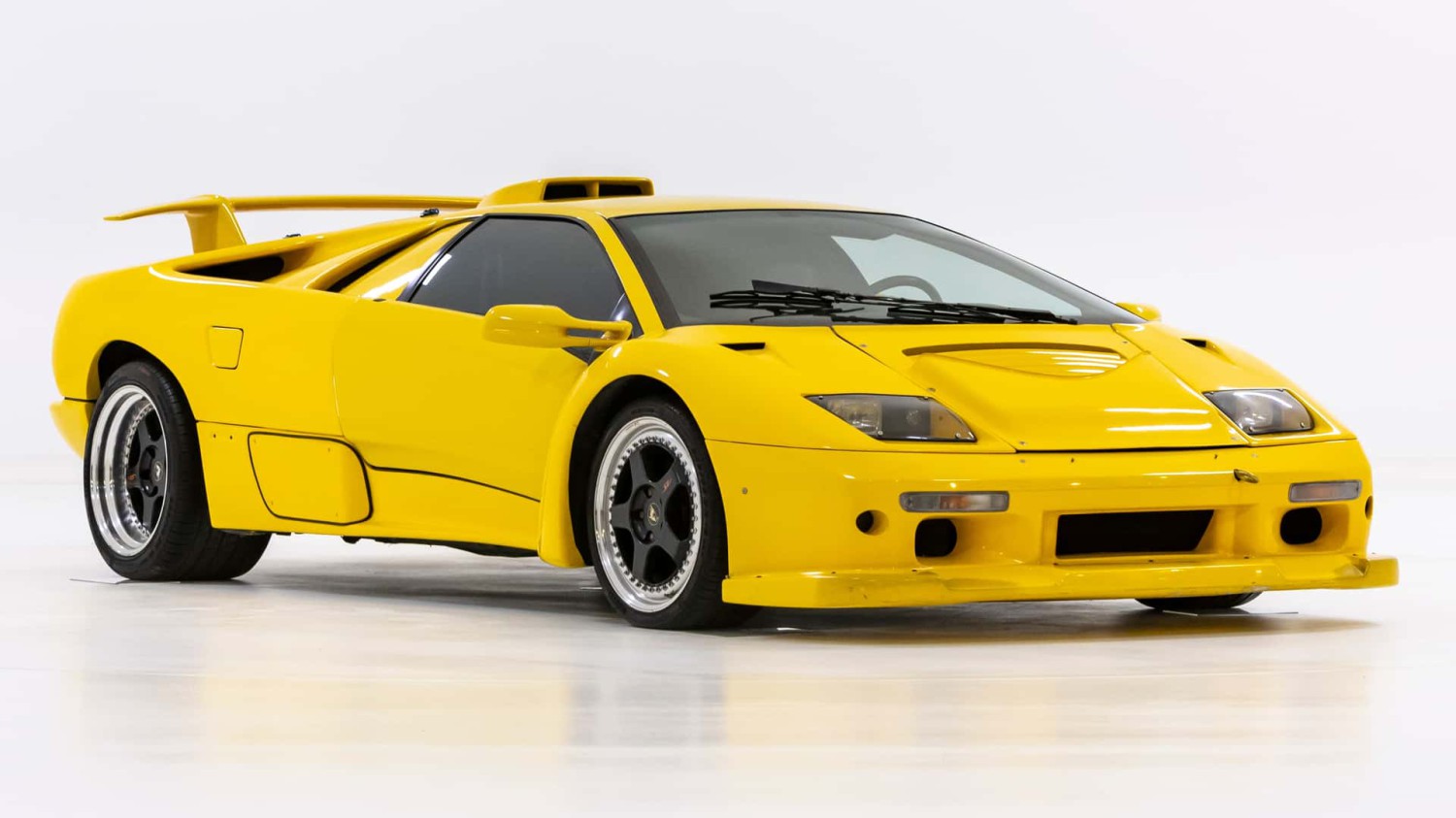 VW a secrètement installé un moteur W16 dans une Lamborghini Diablo