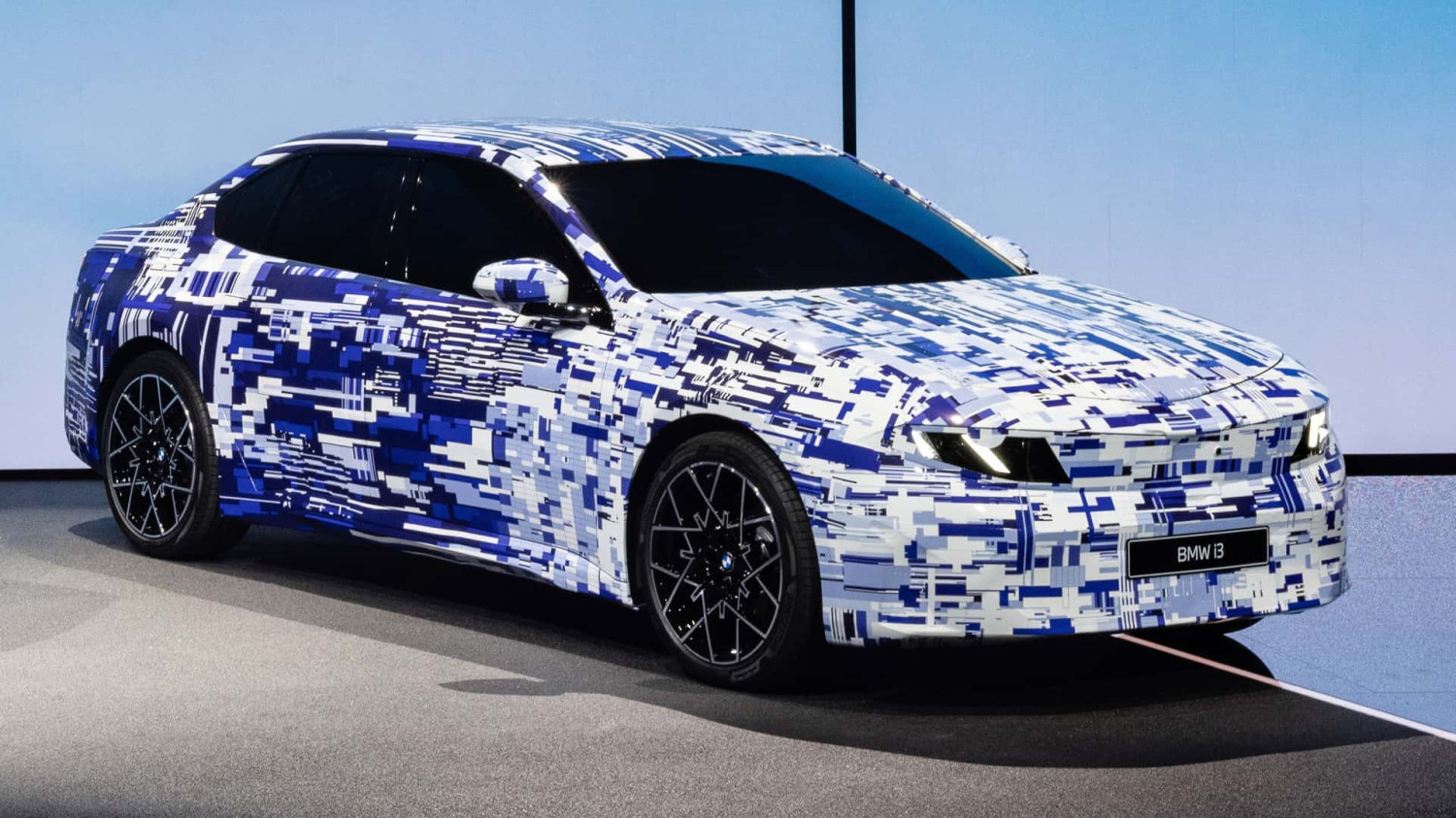 Ini Tampilan Pertama BMW Seri 3 Listrik