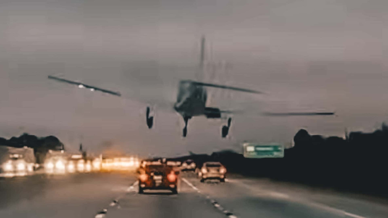 Toyota, Toyota Camry, Crazy Video: Airplane Crash-Lands on Toyota Camry on Florida Highway