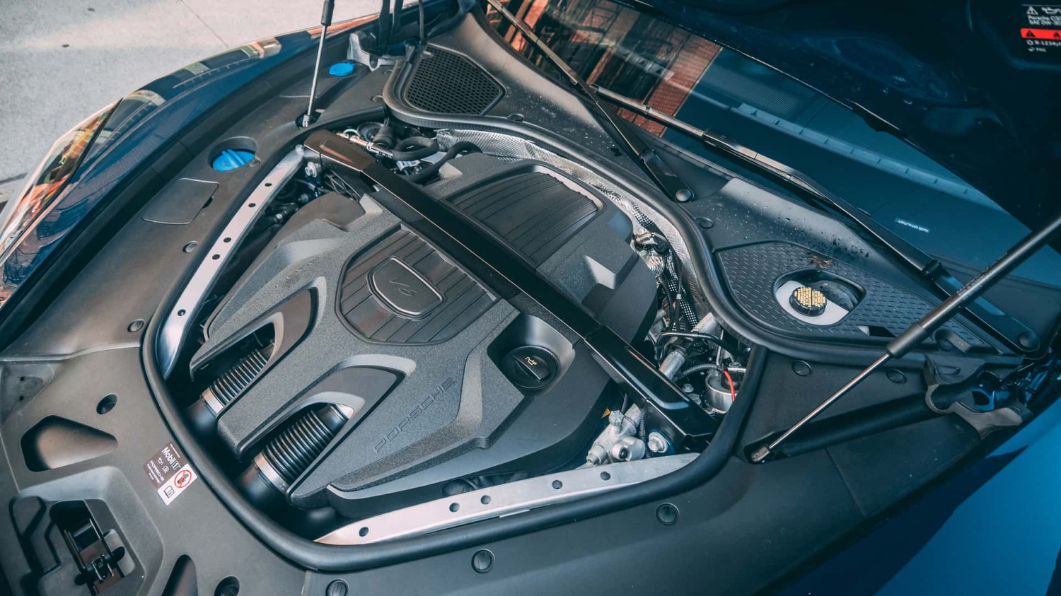 Porsche sur le débat essence/électrique : "Nous ne jugeons pas"