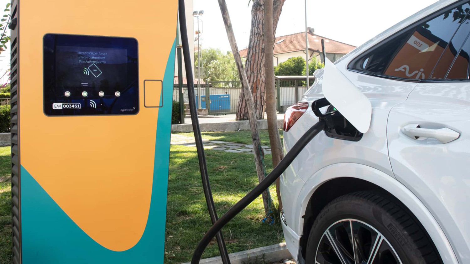 Les ventes mondiales de voitures électriques continuent de croître en octobre