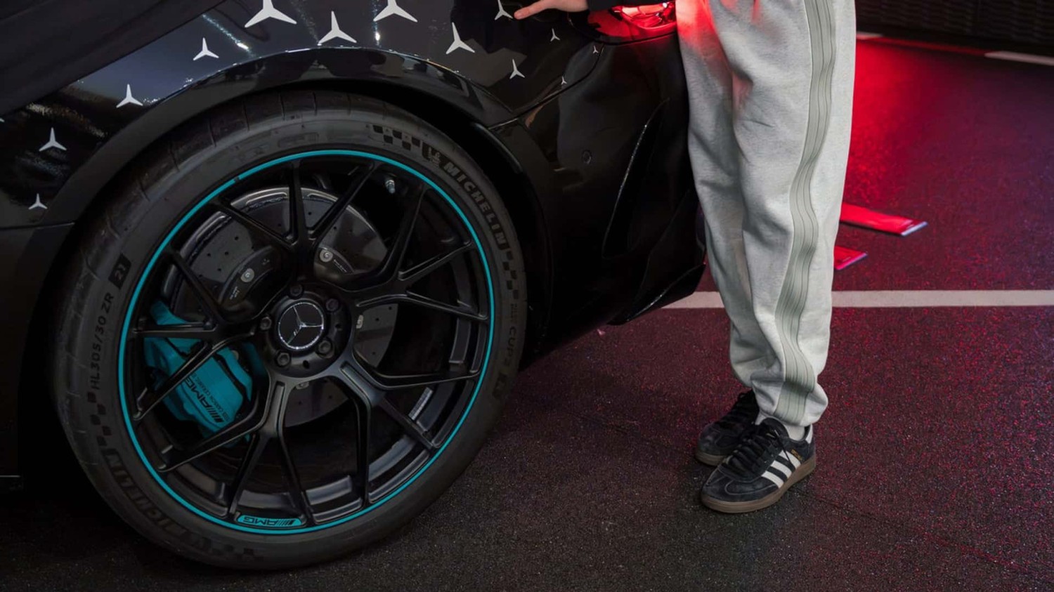 Avoir 19 ans et une Mercedes-AMG GT GT 63 spéciale... de fonction