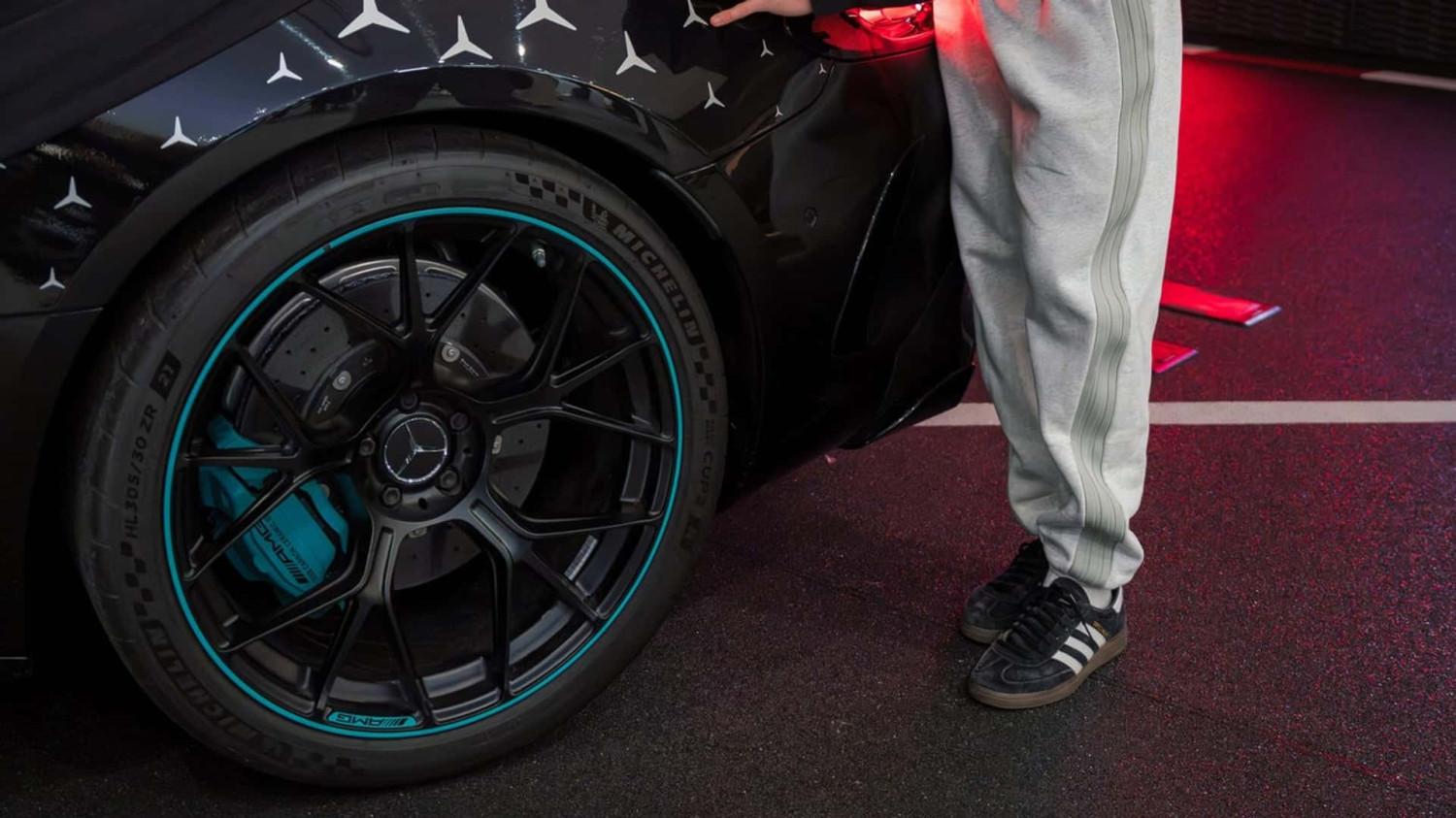 Avoir 19 ans et une Mercedes-AMG GT GT 63 spéciale... de fonction