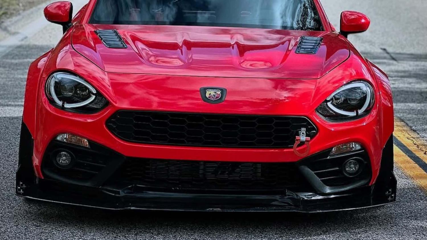 Dieser brachiale Fiat 124 Spider hat einen japanischen Hochdrehzahl-Motor