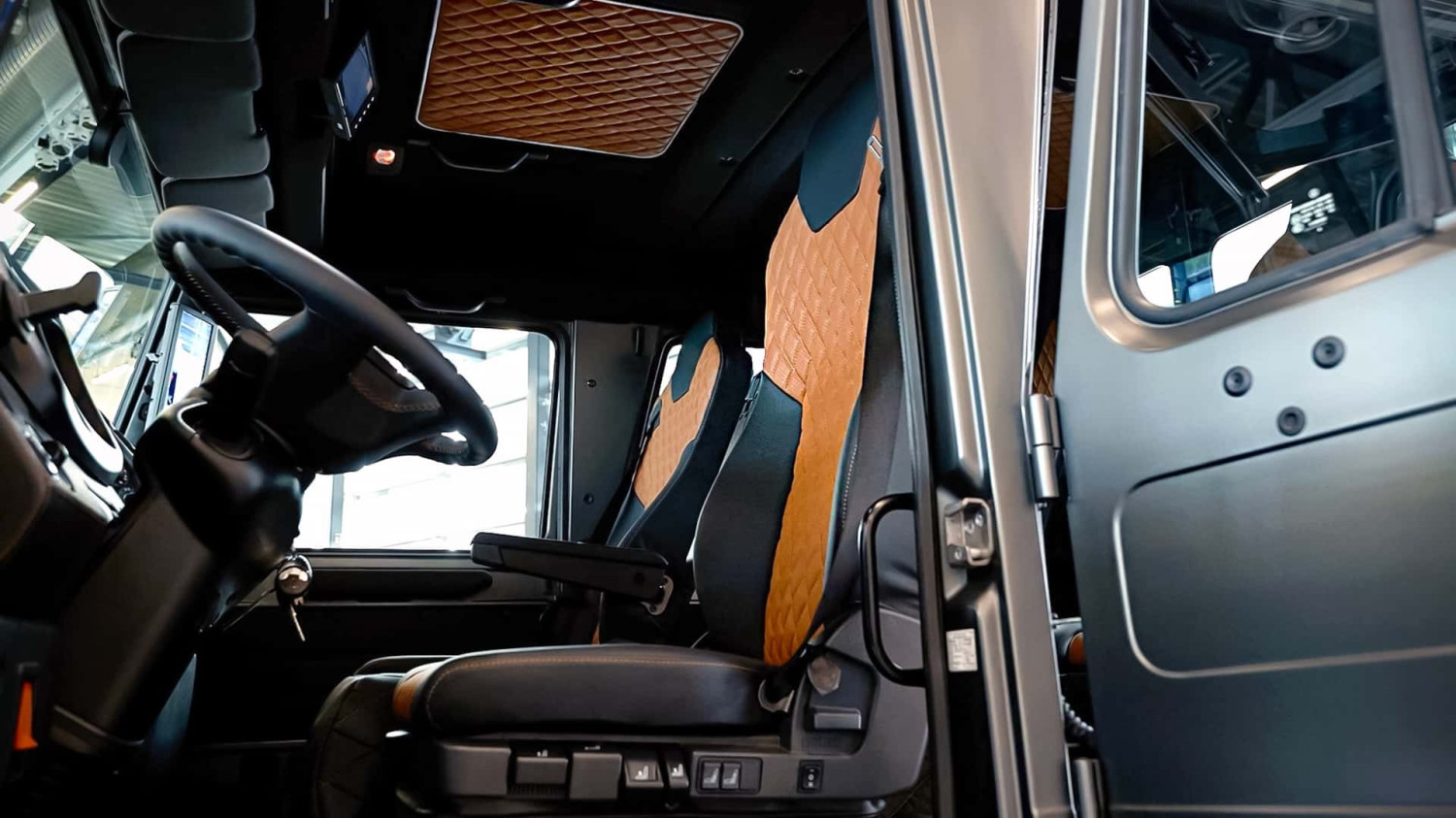 Mercedes-Benz dota al Unimog de un traje de lujo a medida