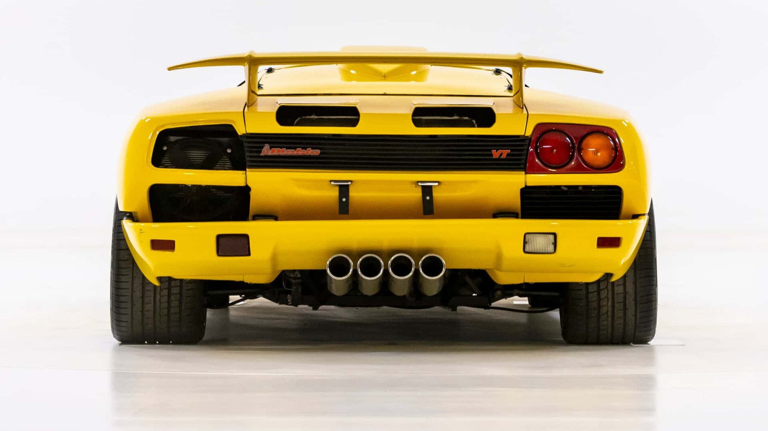 VW a secrètement installé un moteur W16 dans une Lamborghini Diablo